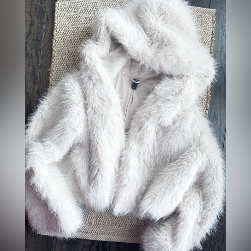 NWOT VIRAL Women's Cropped Hooded Faux Fur Jacket - Wild Fable™ Cream Size M